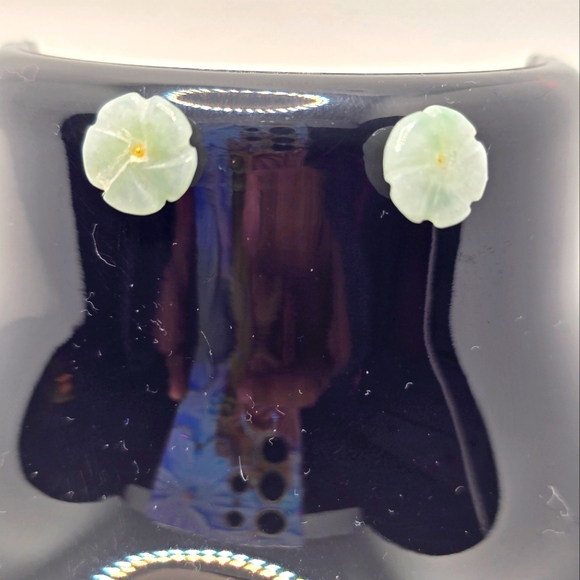 Green Flower Jade Earrings - Picture 1 of 2